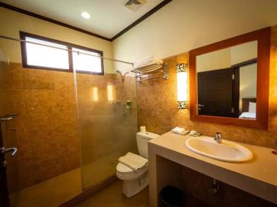 Yulia Beach Inn Kuta - 57