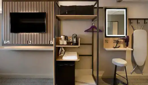 Premier Inn Wimbledon South - 33