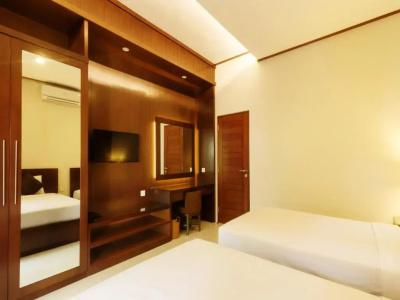 Yulia Beach Inn Kuta - 86