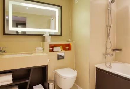 DoubleTree by Hilton London Ealing - 46
