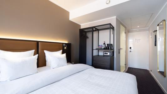The Square - 104