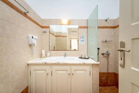 En Plo Boutique Suites Oia Santorini - 32