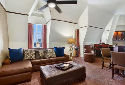 The Emily Morgan - a Doubletree By Hilton - 90