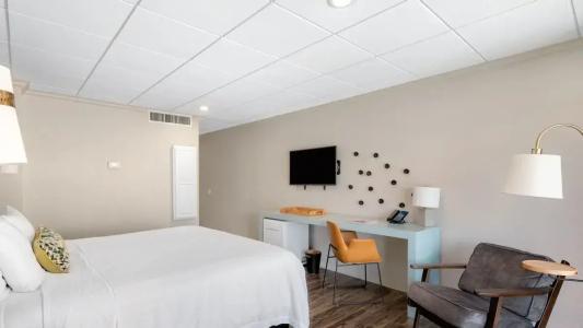 Riverwalk Plaza - 84