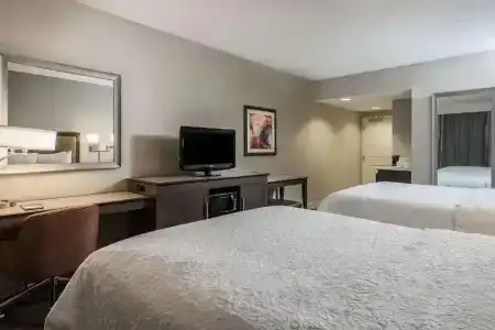 Hampton Inn West - 30