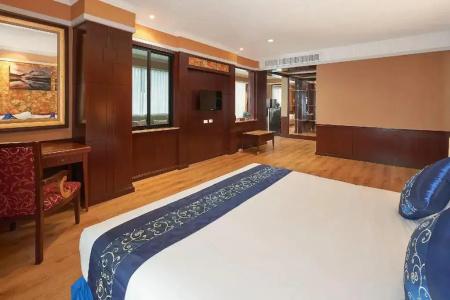 Floral · Dolphin Circle Pattaya - 70