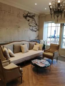 a l'hôTel Des Roys - 13