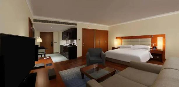 Hilton Bangalore Embassy GolfLinks - 4