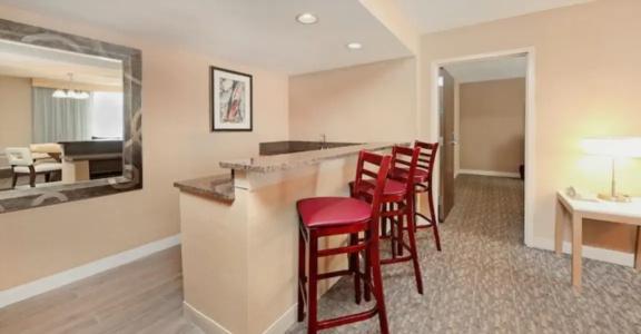 DoubleTree by Hilton Virginia Beach - 57
