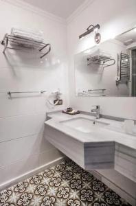 Rose Garden Suites - 67