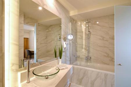 Athens Avenue - 15