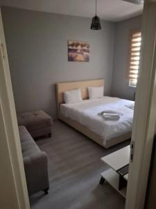 Edrin Otel - 4