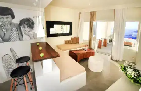 West East Suites - 104
