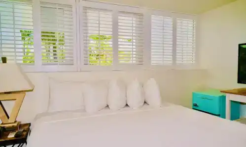 LaCroix Waikiki - 32