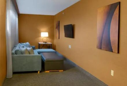 DoubleTree by Hilton New York - 54
