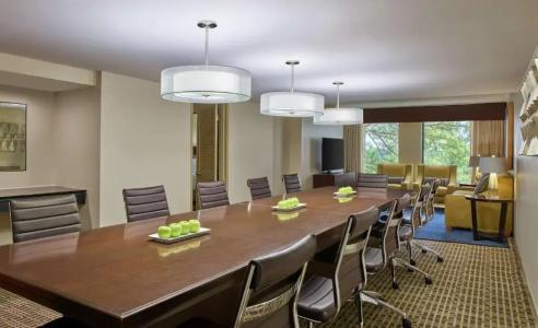 DoubleTree by Hilton Houston Intercontinental Airport - 59