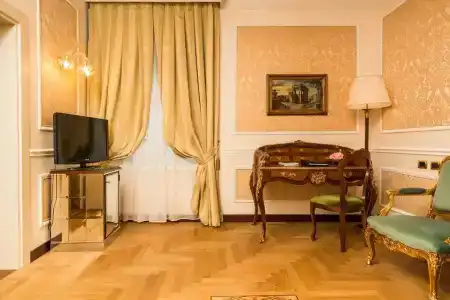 Bernini Palace - 113