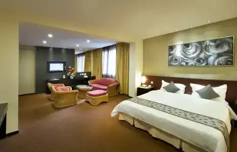 Royal (SG Clean, Staycation Approved) - 58