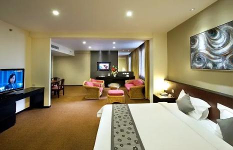 Royal (SG Clean, Staycation Approved) - 59