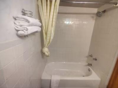 Edgebrook Motel - 34