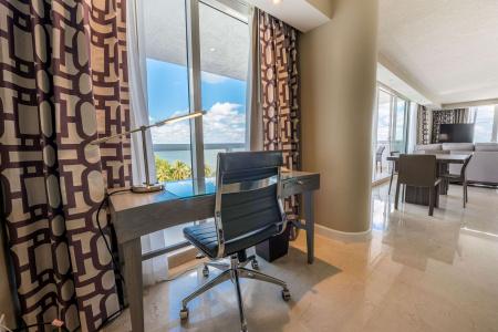 DoubleTree by Hilton Grand Biscayne Bay - 88