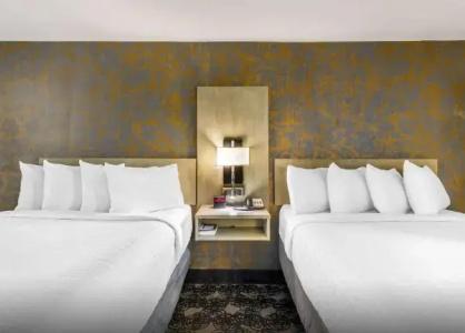 Clarion Inn - 61