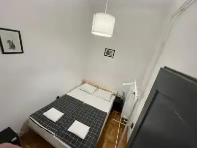 Friends Hostel & - 62