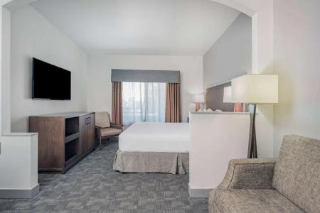 Ramada by Wyndham - 23