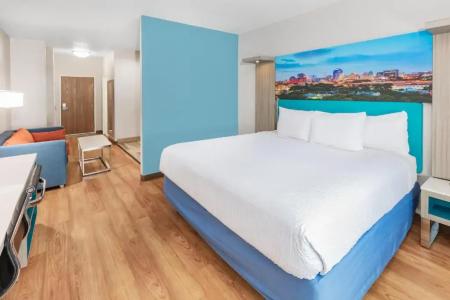 Days Inn & Suites By Wyndham San Antonio Near At&t Center - 40