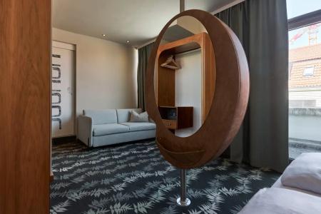 Cocoon Stachus - 52