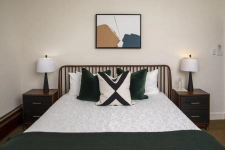 Washington Square Inn - 135
