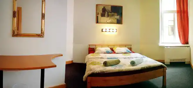 Cinnamon Sally Backpackers - 2