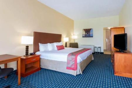 Ramada Plaza by Wyndham Virginia Beach - 39