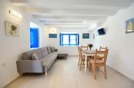 Douskos Guesthouse - 217