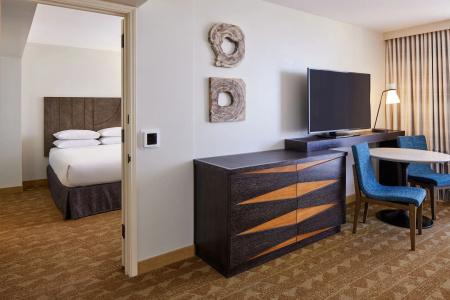 Embassy Suites by Hilton Waikiki Beach Walk - 57