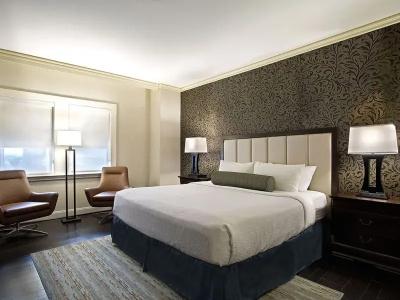 The Whitehall Houston - 36