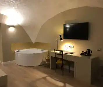 Caruso Place Boutique & Wellness Suites - 43