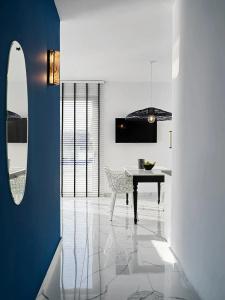 Kouros & Suites - 101