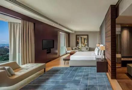 Hilton - 74