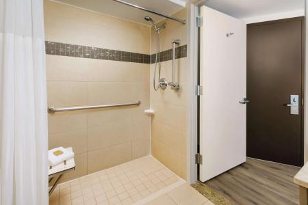 DoubleTree by Hilton - Chelsea - 11