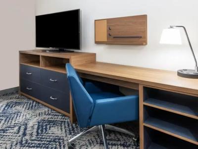 Hawthorn Suites by Wyndham DFW Airport North - 34
