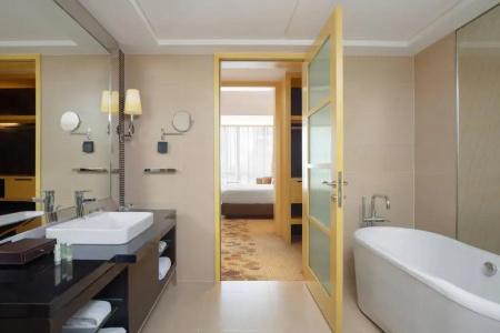 Courtyard by Marriott Shanghai Central - 14