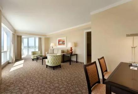 Embassy Suites Los Angeles - 39