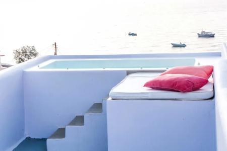 Blue Waves Suites & - 130