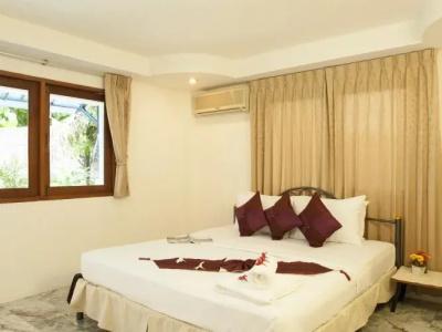 Bangtao Varee Beach - 10