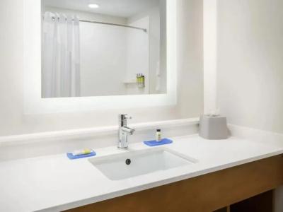 Holiday Inn Express & Suites-Yosemite Park Area, an IHG - 32