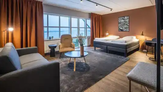Pier 5 - 53