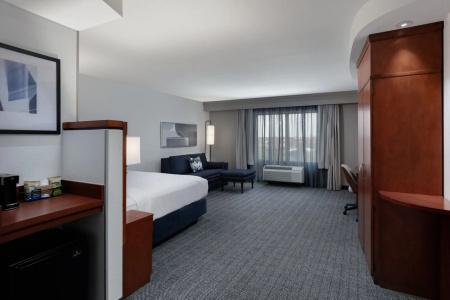 Courtyard by Marriott at Old Town - 8