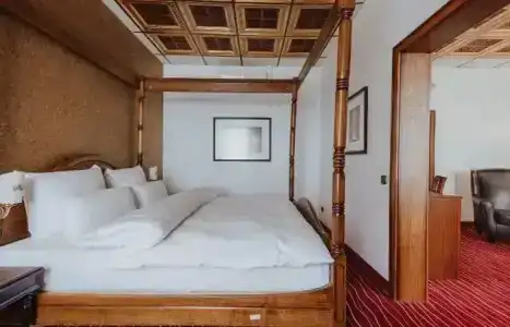 King's First Class - 49