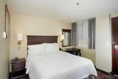 Hampton Inn & Suites Mexico City - Centro Historico - 10